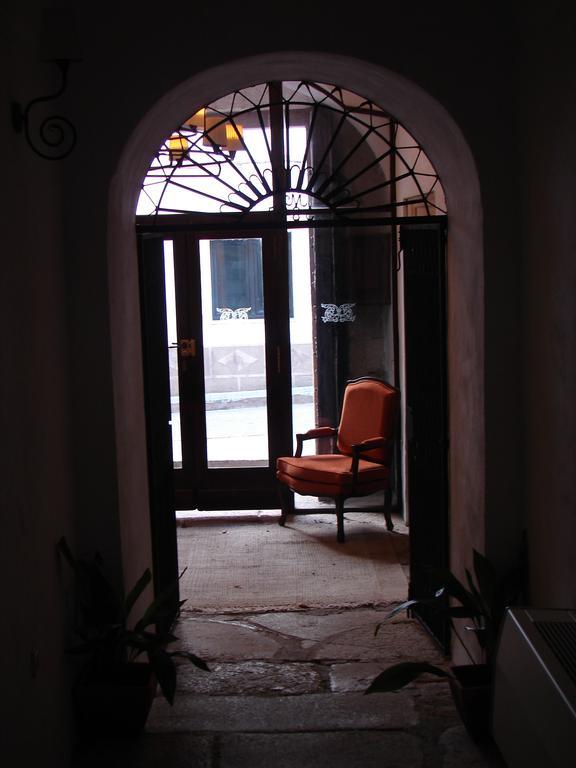 Hotel Casa Escobar & Jerez Валенсия-де-Алькантар Экстерьер фото